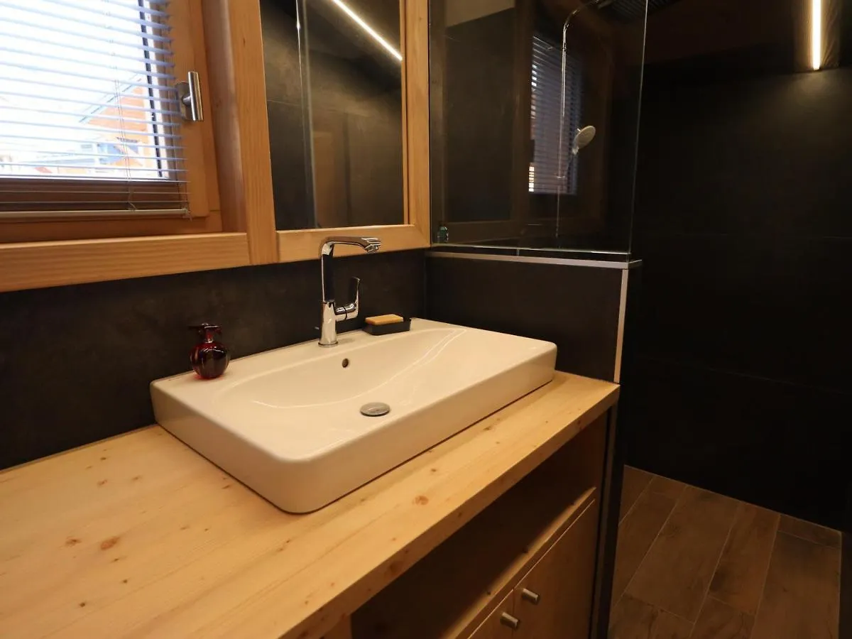 Chalet Neuf Expose Plein Sud A 600M Des Pistes Avec Terrasse Et Parking - Fr-1-623-299 Les Gets 0*,  France